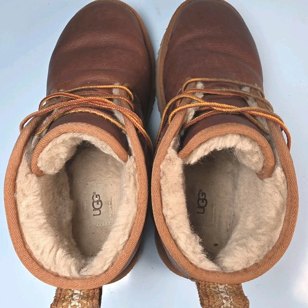 UGG Neumel Stout Leather Mens Size 9 Chestnut Chukka Lace Up Boots Shearling
